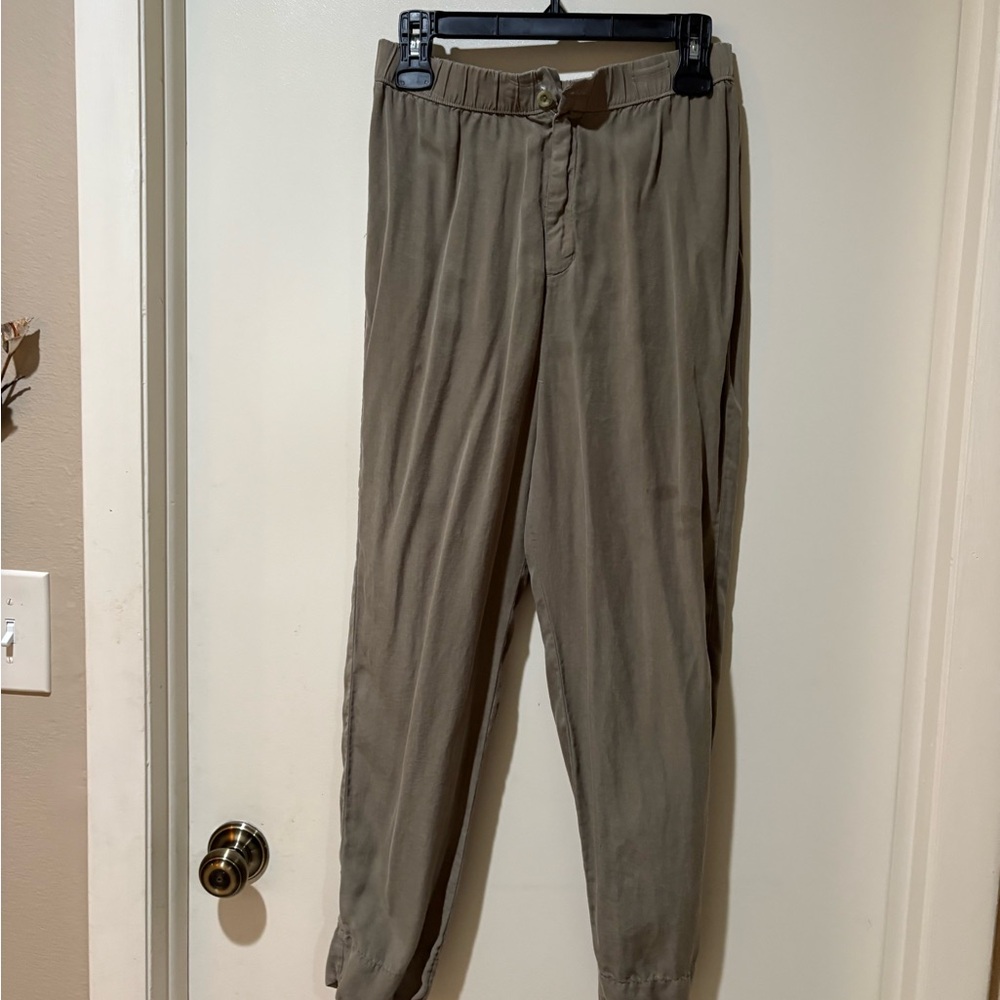 Olive green pants with front zipper and slit back pockets